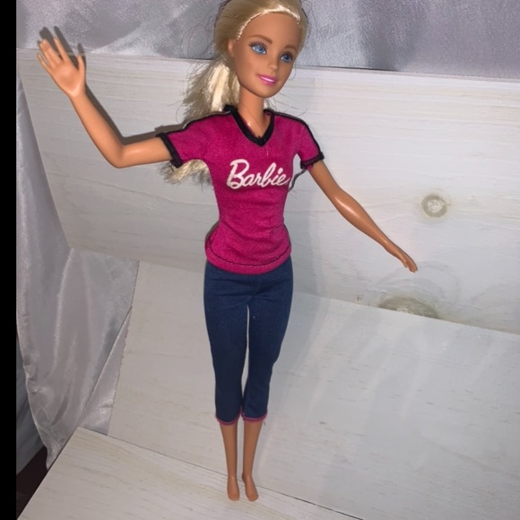 Barbie Careers Soccer Player Doll - Picture 7 of 10